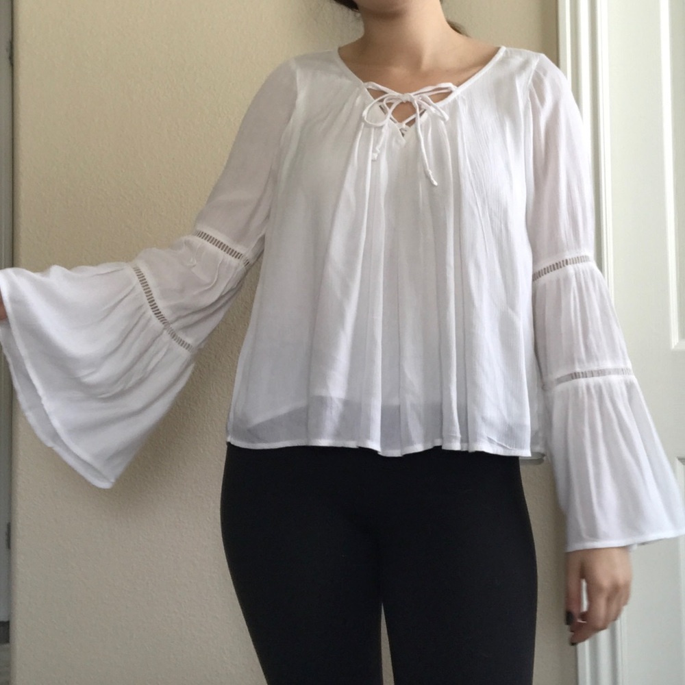 A White loose long sleeve shirt
